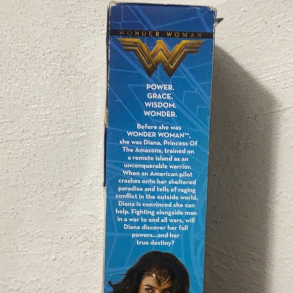 Amazon.com: Funko Pop! Movies: Wonder Woman 1984 - Wonder  Wonder Woman Doll+Pop Funko gold WW⭐️+ Pop Funko super girl keychain